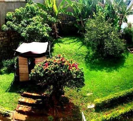 أنتاناناريفو Le Fumoir Guest House Chambre Double المظهر الخارجي الصورة