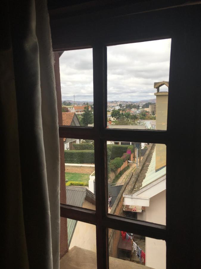 أنتاناناريفو Le Fumoir Guest House Chambre Double المظهر الخارجي الصورة