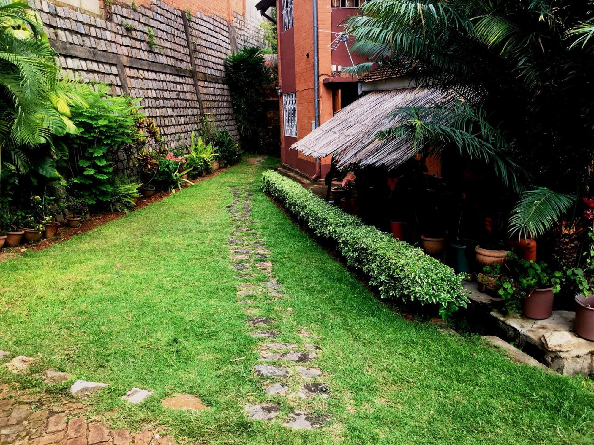 أنتاناناريفو Le Fumoir Guest House Chambre Double المظهر الخارجي الصورة