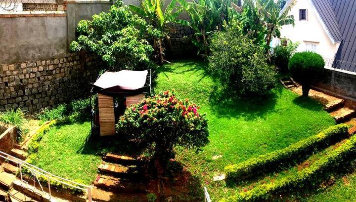 أنتاناناريفو Le Fumoir Guest House Chambre Double المظهر الخارجي الصورة